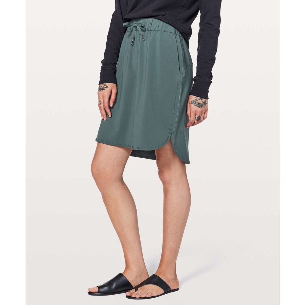 Lululemon On the Fly Skirt 21" Gravity Size 10 Pockets Lightweight Drawstring